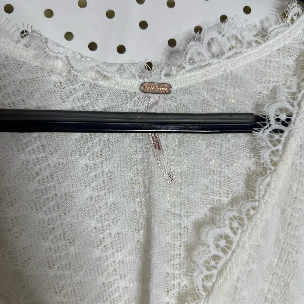 Free people Elegant White Lace V-Neck NWT